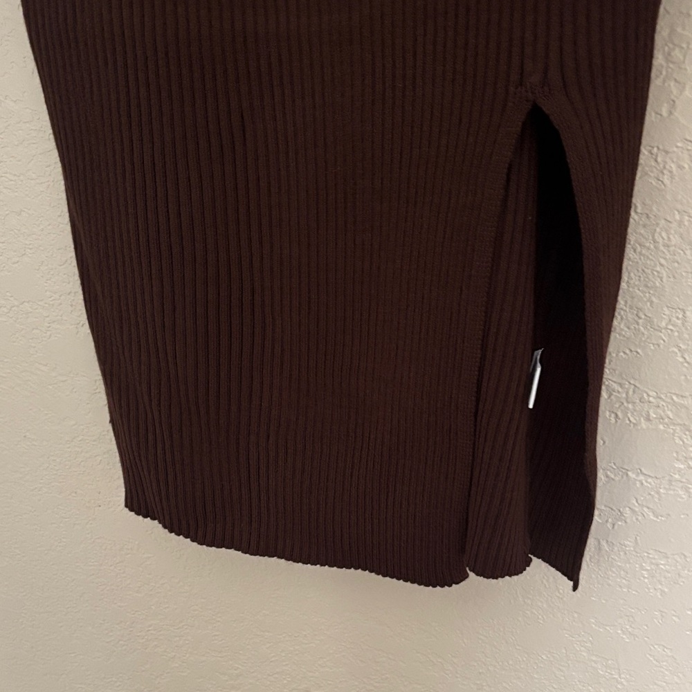 Elegant Brown Knit Dress - Picture 4 of 8
